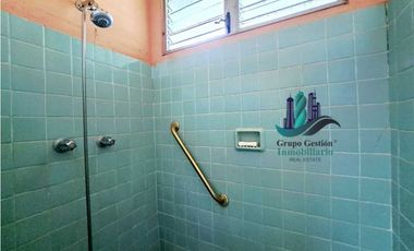 VENDO AMPLIA CASA A SOLO 2 MINUTOS DE LA INTERAMERICANA