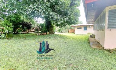 VENDO AMPLIA CASA A SOLO 2 MINUTOS DE LA INTERAMERICANA