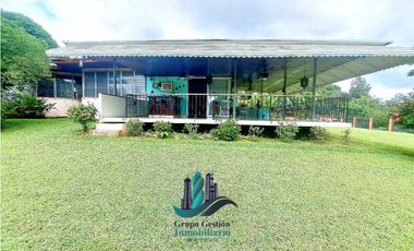 VENDO AMPLIA CASA A SOLO 2 MINUTOS DE LA INTERAMERICANA