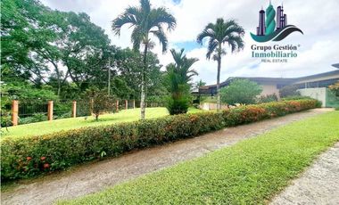 VENDO AMPLIA CASA A SOLO 2 MINUTOS DE LA INTERAMERICANA