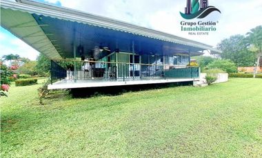 VENDO AMPLIA CASA A SOLO 2 MINUTOS DE LA INTERAMERICANA