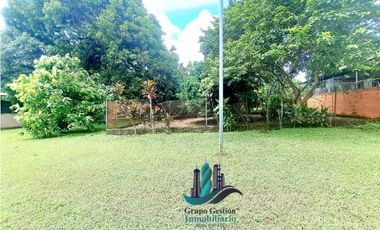 VENDO AMPLIA CASA A SOLO 2 MINUTOS DE LA INTERAMERICANA