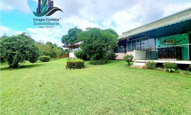 VENDO AMPLIA CASA A SOLO 2 MINUTOS DE LA INTERAMERICANA