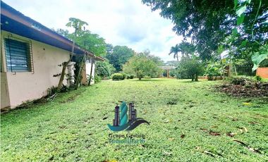 VENDO AMPLIA CASA A SOLO 2 MINUTOS DE LA INTERAMERICANA