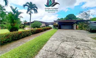 VENDO AMPLIA CASA A SOLO 2 MINUTOS DE LA INTERAMERICANA