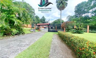 VENDO AMPLIA CASA A SOLO 2 MINUTOS DE LA INTERAMERICANA