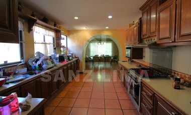 Arcada Alameda: Casa con amplios espacios y excelente distribución