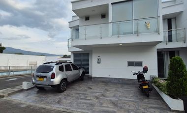 casa en venta en villa antigua. Cod V5079