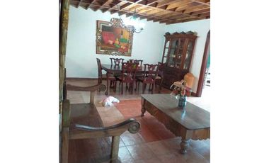 ALQUILO CASA EN CERRO AZUL CON 2 NIVELES Y 2500 MTS2 DE TERRENO