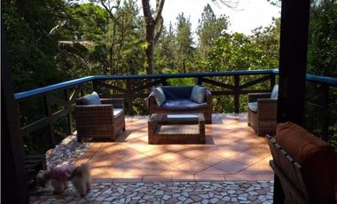 ALQUILO CASA EN CERRO AZUL CON 2 NIVELES Y 2500 MTS2 DE TERRENO