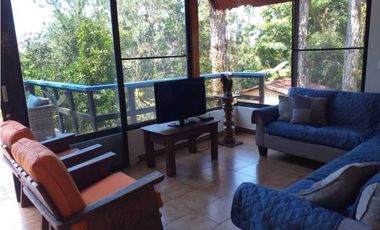 ALQUILO CASA EN CERRO AZUL CON 2 NIVELES Y 2500 MTS2 DE TERRENO