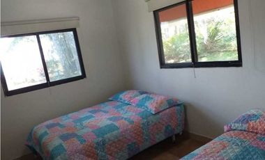 ALQUILO CASA EN CERRO AZUL CON 2 NIVELES Y 2500 MTS2 DE TERRENO