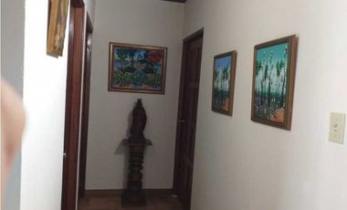 ALQUILO CASA EN CERRO AZUL CON 2 NIVELES Y 2500 MTS2 DE TERRENO