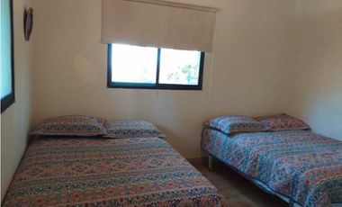 ALQUILO CASA EN CERRO AZUL CON 2 NIVELES Y 2500 MTS2 DE TERRENO