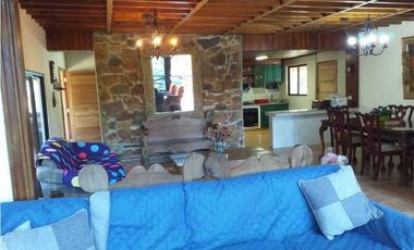 ALQUILO CASA EN CERRO AZUL CON 2 NIVELES Y 2500 MTS2 DE TERRENO