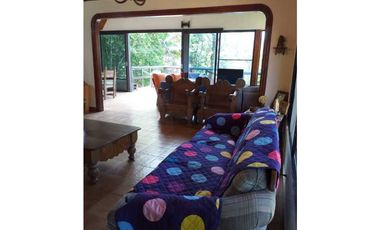 ALQUILO CASA EN CERRO AZUL CON 2 NIVELES Y 2500 MTS2 DE TERRENO