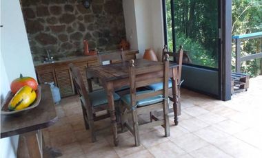 ALQUILO CASA EN CERRO AZUL CON 2 NIVELES Y 2500 MTS2 DE TERRENO