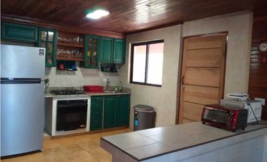 ALQUILO CASA EN CERRO AZUL CON 2 NIVELES Y 2500 MTS2 DE TERRENO