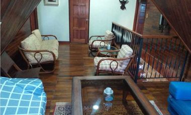 ALQUILO CASA EN CERRO AZUL CON 2 NIVELES Y 2500 MTS2 DE TERRENO