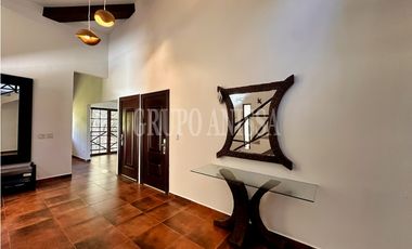 Se Vende Moderna Casa con Vistas y Piscina En Altos del Maria