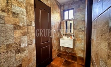 Se Vende Moderna Casa con Vistas y Piscina En Altos del Maria