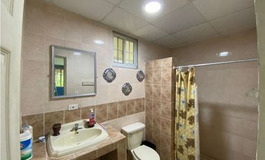 Venta de terreno y casa en Altos de Cerro Azul