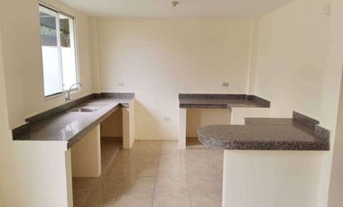 Casa esquinera de venta en la Urbanización Durán City, 3 dormitorios.