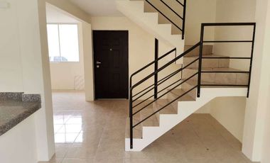 Casa esquinera de venta en la Urbanización Durán City, 3 dormitorios.