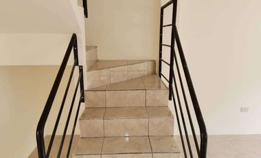 Casa esquinera de venta en la Urbanización Durán City, 3 dormitorios.