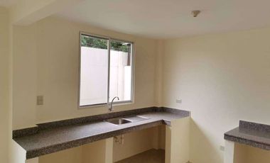 Casa esquinera de venta en la Urbanización Durán City, 3 dormitorios.