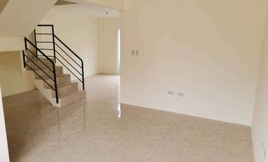 Casa esquinera de venta en la Urbanización Durán City, 3 dormitorios.