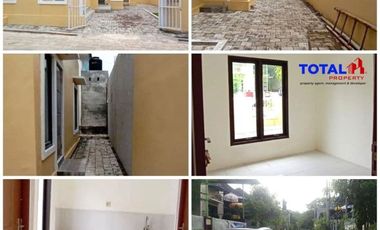 Rumah dijual di Bali, Badung - Parkir mobil