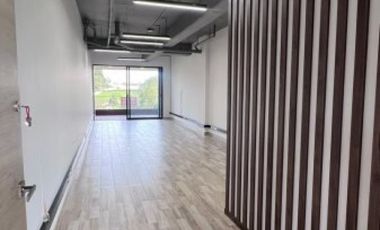 oficina en arriendo en el poblado. Cod A5745