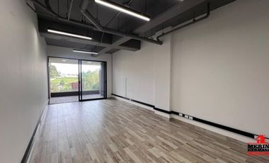 oficina en arriendo en el poblado. Cod A5745