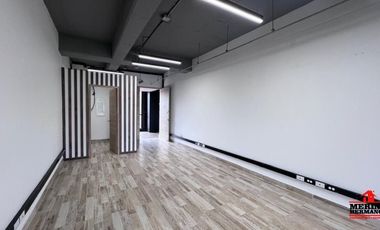 oficina en arriendo en el poblado. Cod A5745