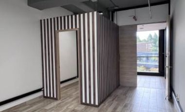 oficina en arriendo en el poblado. Cod A5745