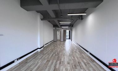 oficina en arriendo en el poblado. Cod A5745