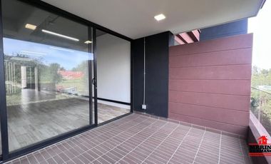 oficina en arriendo en el poblado. Cod A5745