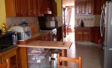 CASA SOLA EN PASEOS DE TAXQUEÑA, COYOACAN