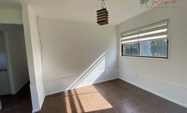 Acogedora casa en terreno 800 m2 en arriendo enTalagante