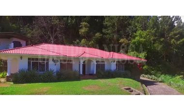 Oportunidad Única! Se Vende Casa Con Vistas Impresionantes en Sora