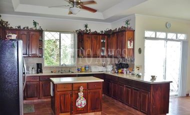 Oportunidad Única! Se Vende Casa Con Vistas Impresionantes en Sora