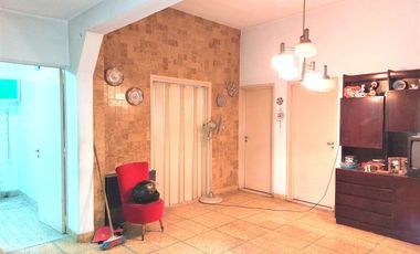 Venta casa 3 amb con escritorio y jardín- José León Suarez