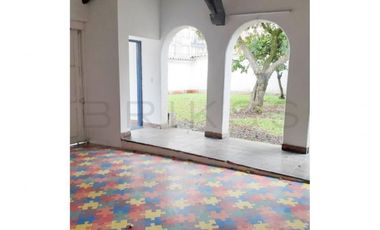 casa en venta en santa barbara occidental-usaquén. Cod V4296
