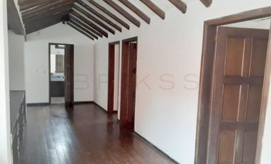casa en venta en santa barbara occidental-usaquén. Cod V4296