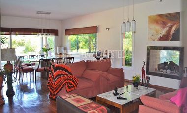Daniela Esteche Realty & Home La Peregrina Casa Neoclasica