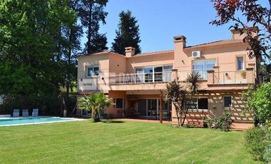 Daniela Esteche Realty & Home La Peregrina Casa Neoclasica