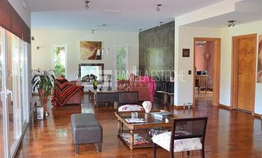 Daniela Esteche Realty & Home La Peregrina Casa Neoclasica