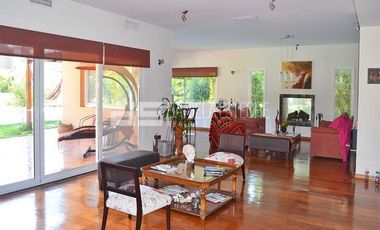 Daniela Esteche Realty & Home La Peregrina Casa Neoclasica