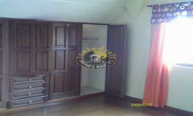Casa de venta en Av. 10 de Agosto – código:10637